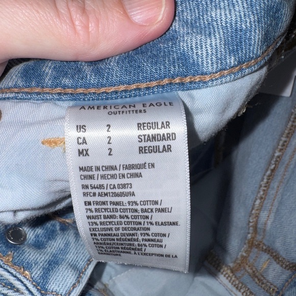 American Eagle Mom Jeans Strigid High Rise Light Wash Denim Size 2 NWT - Picture 4 of 7